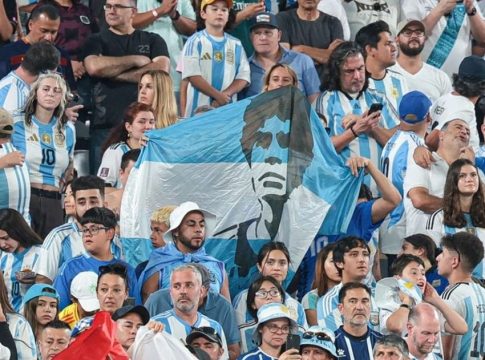 Θάνατος Μαραντόνα: Ξεκίνησε ξανά η δίκη – «Ανεπαρκής και πρόχειρη» η νοσηλεία του σύμφωνα με τον Εισαγγελέα