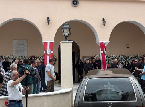 Κεφαλονιά: Θρήνος στην κηδεία της 19χρονης Μυρτούς – «Καλό ταξίδι αγγελούδι μου»