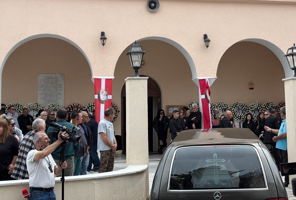 Κεφαλονιά: Θρήνος στην κηδεία της 19χρονης Μυρτούς – «Καλό ταξίδι αγγελούδι μου»