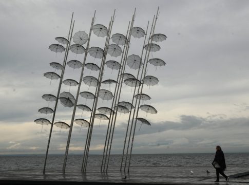 Κρύο την Πρωτομαγιά – «Κλείδωσε» ο καιρός