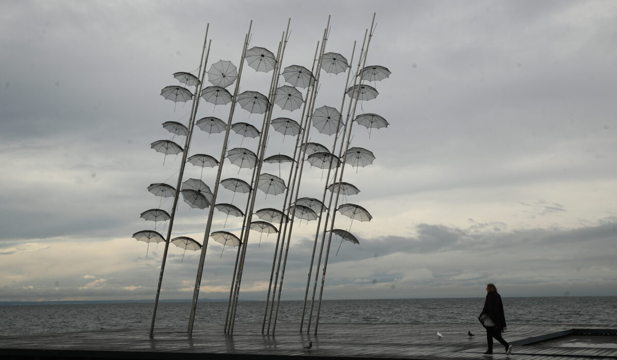 Κρύο την Πρωτομαγιά – «Κλείδωσε» ο καιρός