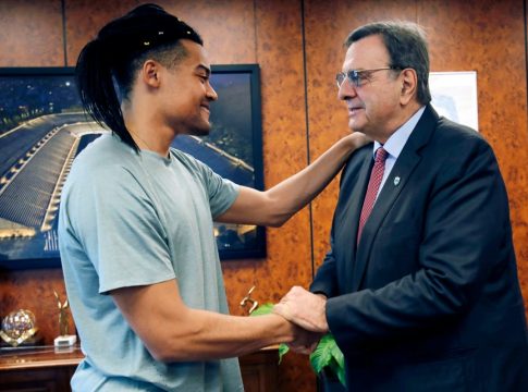 Η ΕΟΕ επιβράβευσε τον Εμμανουήλ Καραλή για το ασημένιο μετάλλιο στο Παγκόσμιο Πρωτάθλημα