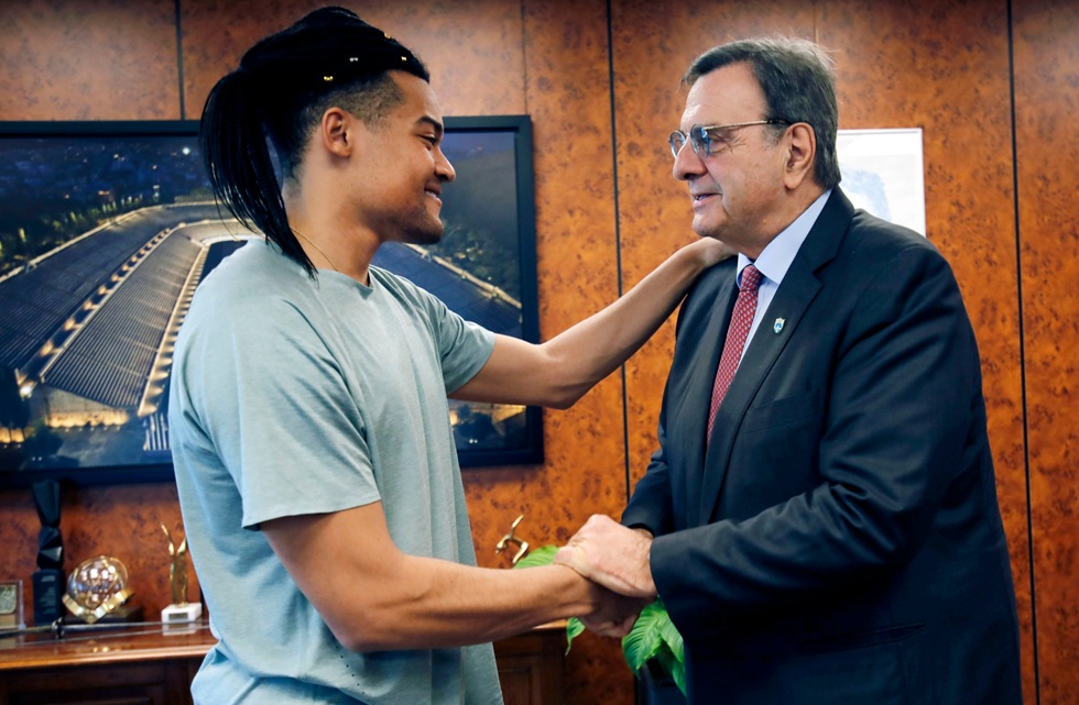 Η ΕΟΕ επιβράβευσε τον Εμμανουήλ Καραλή για το ασημένιο μετάλλιο στο Παγκόσμιο Πρωτάθλημα