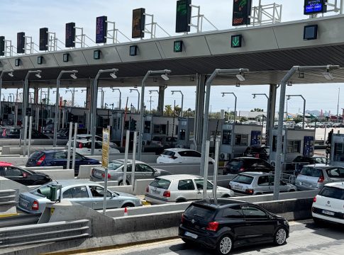 Κίνηση: Αυξημένη σε δρόμους και λιμάνια όσο κορυφώνεται η έξοδος των τελευταίων εκδρομέων του Πάσχα