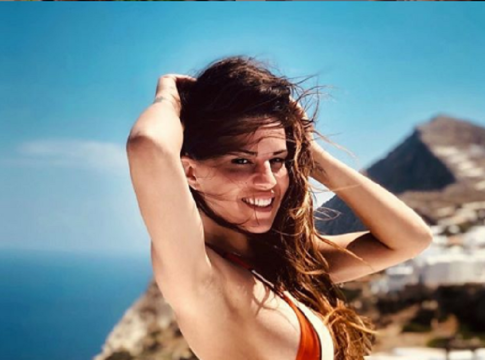 Άκρως καλοκαιρινή η Χριστίνα Κολέτσα: Ποζάρει με μπικίνι και… αποθεώνεται