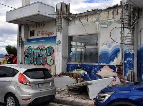 Συνελήφθη και ο μηχανικός για την κατάρρευση μπαλκονιού που σκότωσε 43χρονη μητέρα – Άφαντη η ιδιοκτήτρια