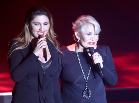 Ο λόγος που δεν πήγε στην κηδεία της Μαρινέλλας η Έλενα Παπαρίζου