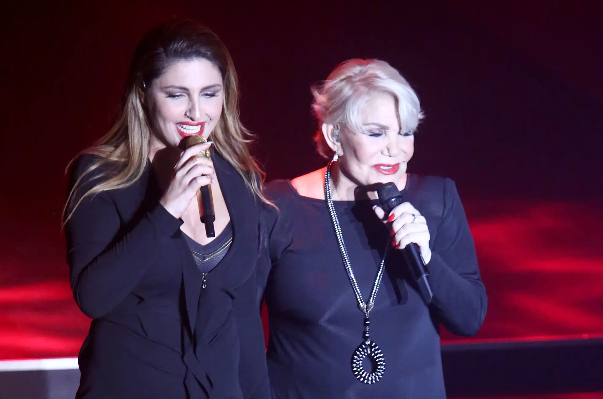 Ο λόγος που δεν πήγε στην κηδεία της Μαρινέλλας η Έλενα Παπαρίζου