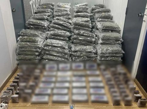 Εξαρθρώθηκε κύκλωμα που διακινούσε μεγάλες ποσότητες κοκαΐνης και κάνναβης – Κατασχέθηκαν ναρκωτικά αξίας 2,5 εκατ. ευρώ