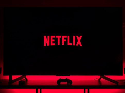 «Παράνομες οι αυξήσεις τιμών στο Netflix – Έτσι πέτυχαν επιστροφή έως και 500 ευρώ»