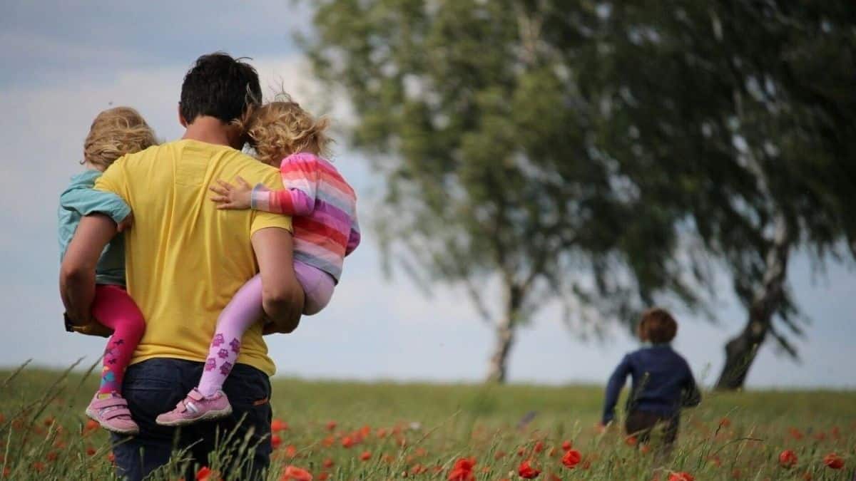 Έρχεται επίδομα… ανάσα: Μέχρι και 900€ για οικογένειες – Δείτε αν το δικαιούστε