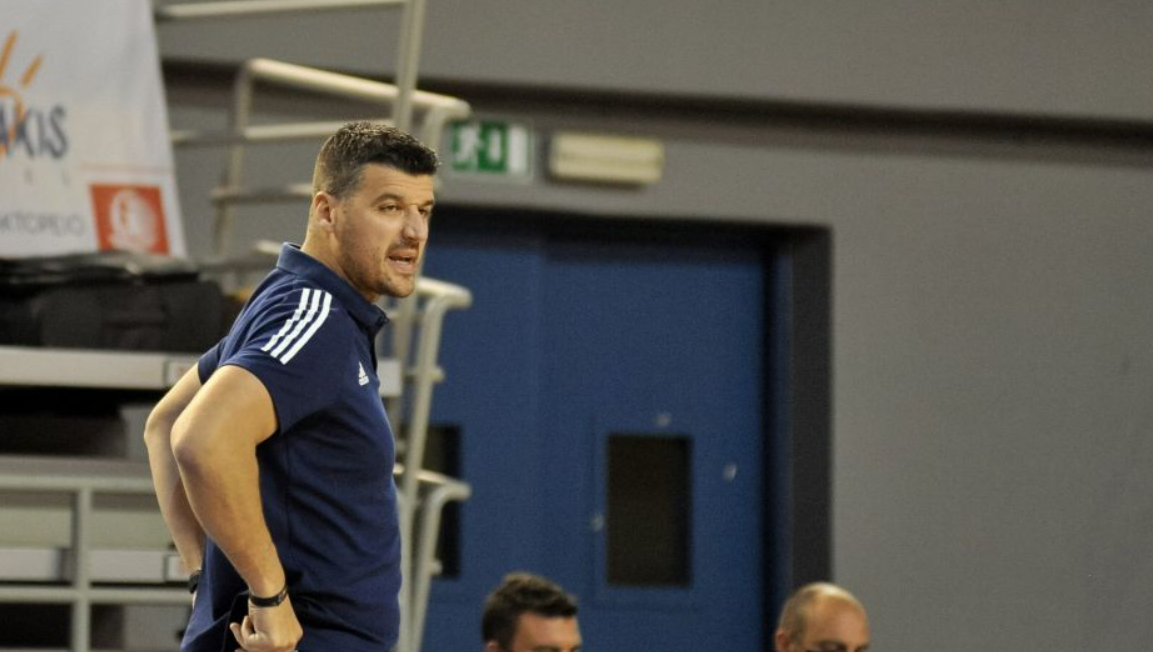 Παντελάκης: «Στον Ολυμπιακό εστιάζουμε στο να βοηθάμε τα παιδιά να παίρνουν σωστές αποφάσεις στο γήπεδο»