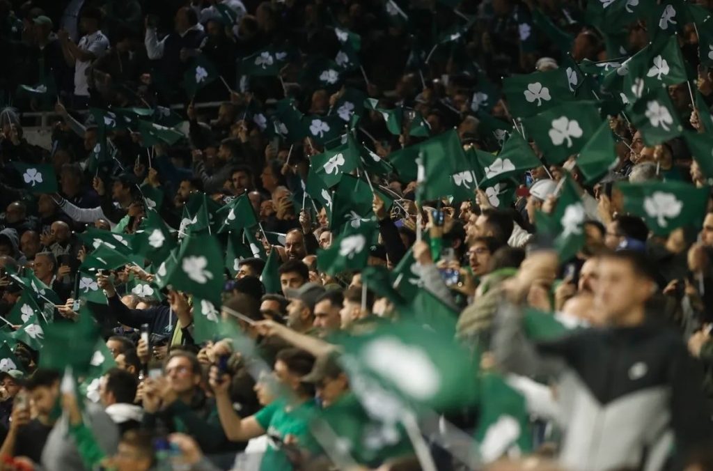 Φίλαθλος του Παναθηναϊκού έφυγε με φορείο από το γήπεδο μετά από λιποθυμικό επεισόδιο