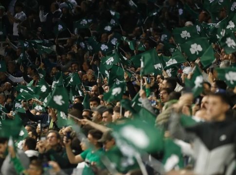 Φίλαθλος του Παναθηναϊκού έφυγε με φορείο από το γήπεδο μετά από λιποθυμικό επεισόδιο