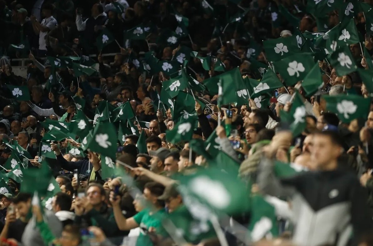 Φίλαθλος του Παναθηναϊκού έφυγε με φορείο από το γήπεδο μετά από λιποθυμικό επεισόδιο