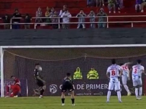 Έπαθε Βουτσά: Επικό γκολ με τα… μούτρα στην Παραγουάη (vids)