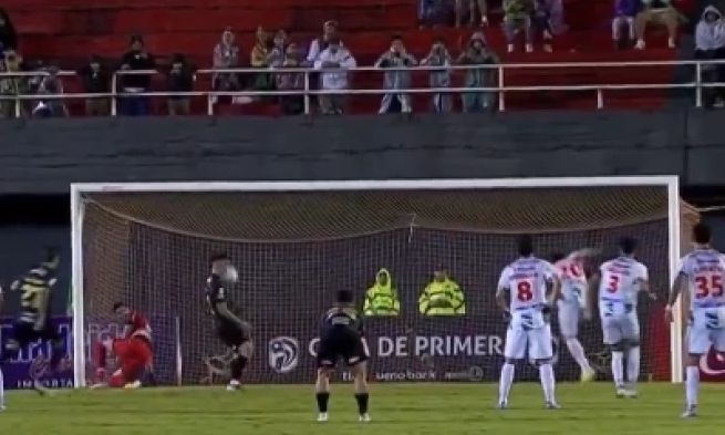 Έπαθε Βουτσά: Επικό γκολ με τα… μούτρα στην Παραγουάη (vids)