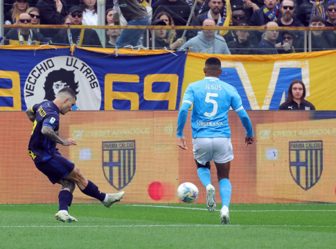 Πάρμα – Νάπολι 1-1: Με γκολάρα του Στρεφέτσα οι γηπεδούχοι «τσίμπησαν» τον βαθμό από τους «παρτενοπέι» (vid)