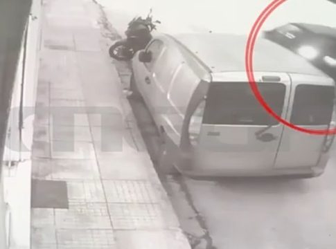 Άγιος Δημήτριος: Η στιγμή που ο 20χρονος φτάνει στο πάρκο Ασυρμάτου πριν τη δολοφονία του 27χρονου