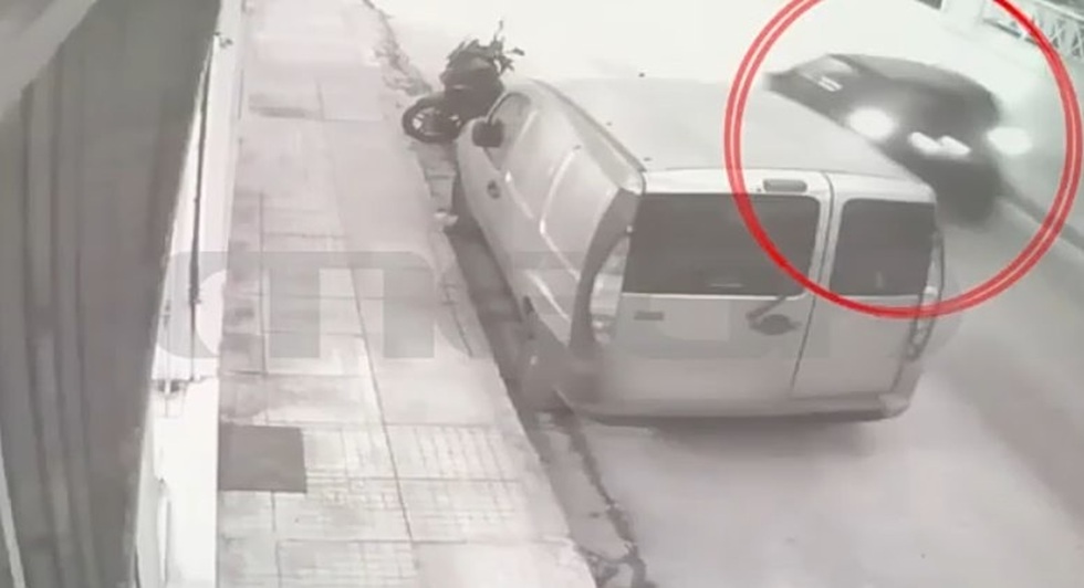 Άγιος Δημήτριος: Η στιγμή που ο 20χρονος φτάνει στο πάρκο Ασυρμάτου πριν τη δολοφονία του 27χρονου