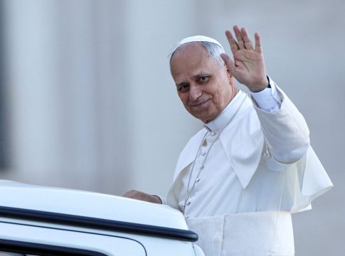 Ο Τραμπ καταφέρεται εναντίον του πάπα Λέοντα – Είναι «υπερβολικά φιλελεύθερος»