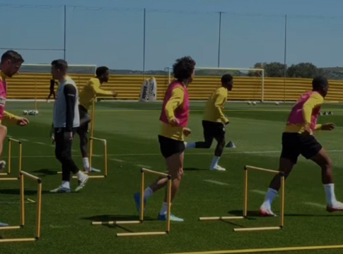 Επέστρεψαν στα Σπάτα οι παίκτες της ΑΕΚ και… βλέπουν Λεωφόρο (vid)