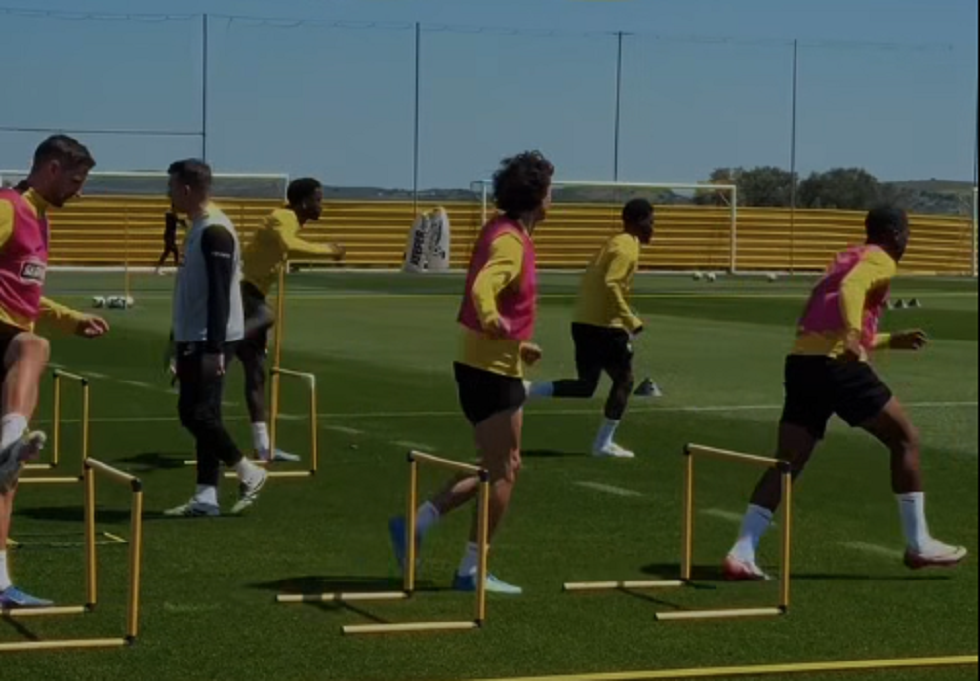 Επέστρεψαν στα Σπάτα οι παίκτες της ΑΕΚ και… βλέπουν Λεωφόρο (vid)