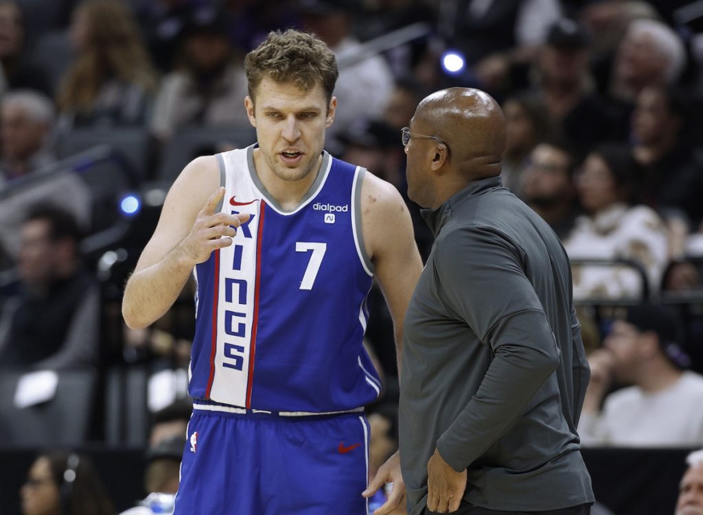 Μάικ Μπράουν: Ο πρώην προπονητής του Βεζένκοφ ανάμεσα στους υποψήφιους για τον πάγκο των Γουόριορς (pic)