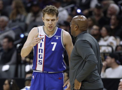 Μάικ Μπράουν: Ο πρώην προπονητής του Βεζένκοφ ανάμεσα στους υποψήφιους για τον πάγκο των Γουόριορς (pic)