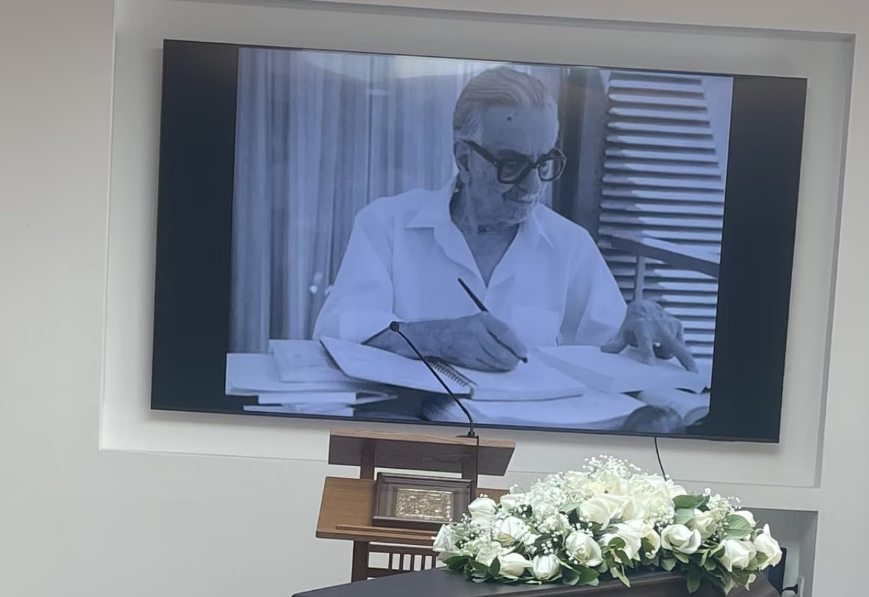 Στο Αποτεφρωτήριο Ριτσώνας το «ύστατο χαίρε» στον Στέφανο Ληναίο με τραγούδια Χατζιδάκι, Θεοδωράκη, Λοΐζου