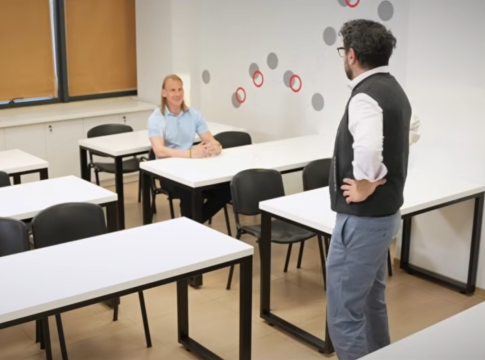 Το πρωτότυπο βίντεο της ΑΕΚ για την ανανέωση του Βίντα με Μελέτη Ηλία σε ρόλο καθηγητή