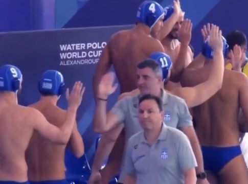 Βλάχος: «Τα παιδιά ζουν και αναπνέουν για να παίξουν στην εθνική ομάδα»