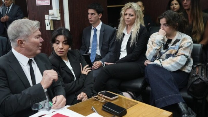 Δίκη Μαραντόνα: Καταγγελία «χειραγώγησης» της οικογένειας από τους γιατρούς