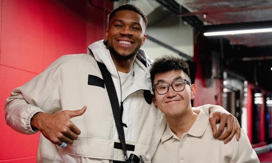 Στο «Nick Galis Hall» ο Σιάο μαζί με Γιάννη, Θανάση Αντετοκούνμπο