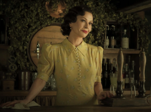 Η Κάθριν Ζέτα-Τζόουνς ενώνει (κινηματογραφικές) δυνάμεις με τον Χόπκινς