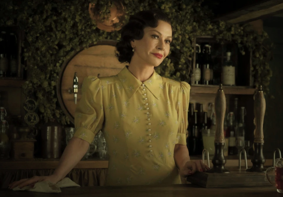 Η Κάθριν Ζέτα-Τζόουνς ενώνει (κινηματογραφικές) δυνάμεις με τον Χόπκινς