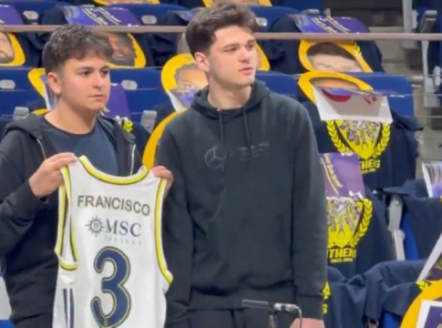 Δύο φίλοι της Φενέρ ζήτησαν από τον Φρανσίσκο να πάει στην ομάδα τους με έναν ιδιαίτερο τρόπο (vid)