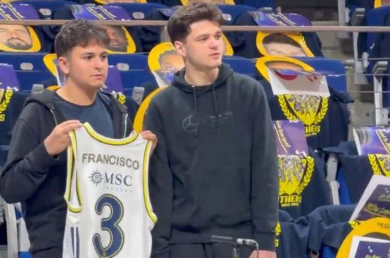 Δύο φίλοι της Φενέρ ζήτησαν από τον Φρανσίσκο να πάει στην ομάδα τους με έναν ιδιαίτερο τρόπο (vid)