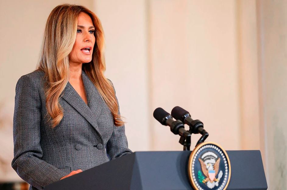 Μελάνια Τραμπ: «Να σταματήσουν τα ψέματα που με συνδέουν με τον ελεεινό Επστάιν» (vid)