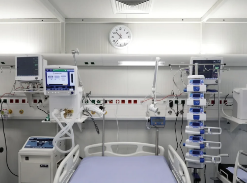 Θεσσαλονίκη: Στην εντατική διασωληνωμένος ο φοιτητής με βακτηριακή μηνιγγίτιδα – Σε χημειοπροφύλαξη οι επαφές του