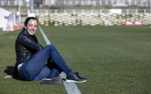 Η AVAR του Ολυμπιακός – ΠΑΟΚ: Γιατρός, μαύρη ζώνη καράτε και νικήτρια της ζωής
