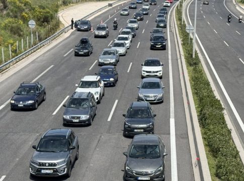 Αθηνών – Λαμίας: Καραμπόλα 7 οχημάτων στο ύψος της εξόδου για Λυκόβρυση