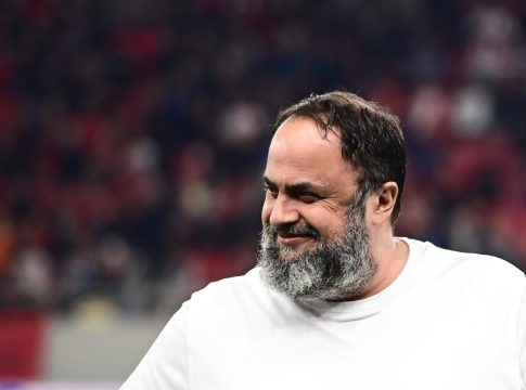 Στο «T-Center» ο Βαγγέλης Μαρινάκης για τον τελικό – Αποθέωση από τον κόσμο (vids)