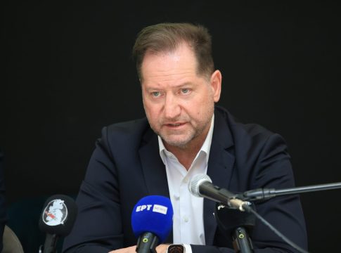 «Εμφύλιος» στην ΑΕΛ Novibet: Ο Νταβέλης κατέθεσε μήνυση κατά οπαδών της ομάδας
