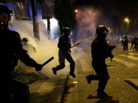 Σοβαρά επεισόδια στο Παρίσι μετά την πρόκριση της Παρί Σεν Ζερμέν στον τελικό του Champions League (vids)