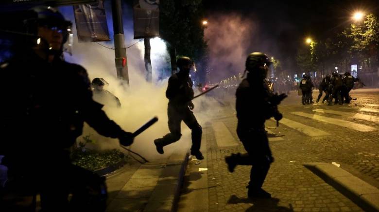Σοβαρά επεισόδια στο Παρίσι μετά την πρόκριση της Παρί Σεν Ζερμέν στον τελικό του Champions League (vids)