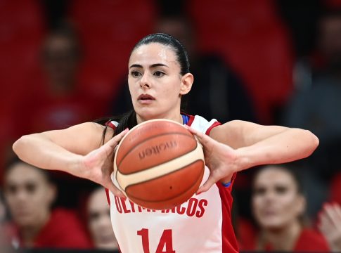 Ανανέωσε με τον Ολυμπιακό η Καρλάφτη