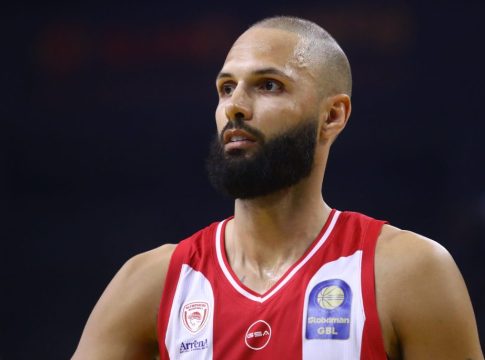 Ολυμπιακός: Χωρίς Βεζένκοφ, Φουρνιέ και Χολ κόντρα στον Κολοσσό
