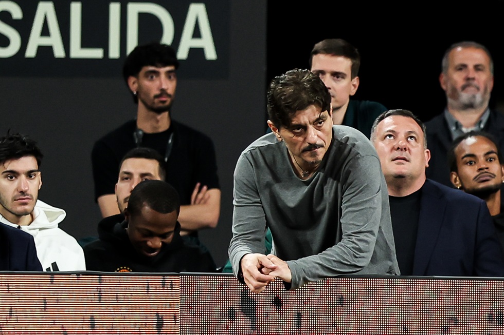 Με το διαβατήριο στα χέρια ο Γιαννακόπουλος στα αποδυτήρια της «Roig Arena»