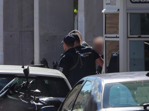 «Δεν είναι ύποπτος φυγής ο 89χρονος» – Αιχμές από τον δικηγόρο του για την ποινική μεταχείρισή του